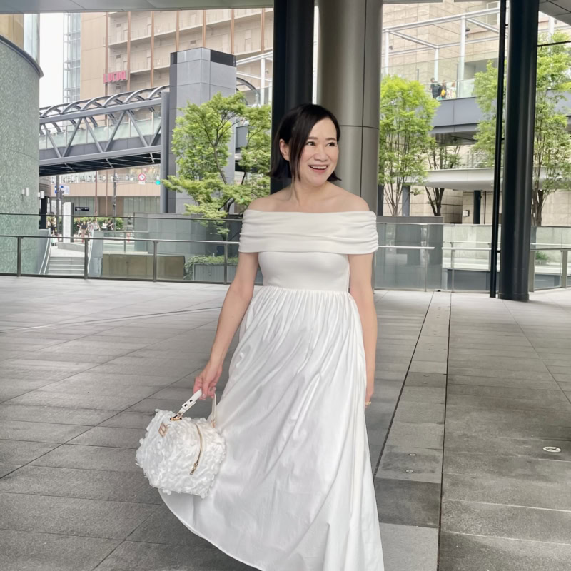 【60代お手本スナップ＜大阪＞】夏の爽やかオールホワイトコーデ！「エヌフレーム」のワンピ－スで華やかに！