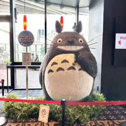 「TOHOシネマズ」の入り口にはトトロが