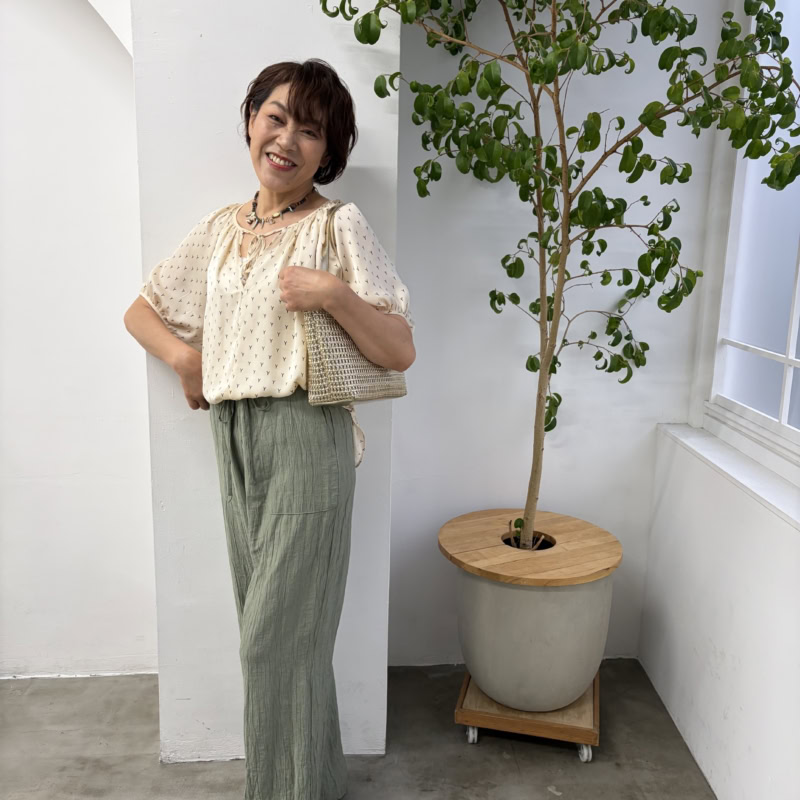【60代お手本コーデ〈東京・四谷〉】「ZARA」と「スリコ」で高見え！大人のリゾート風抜け感夏コーデ