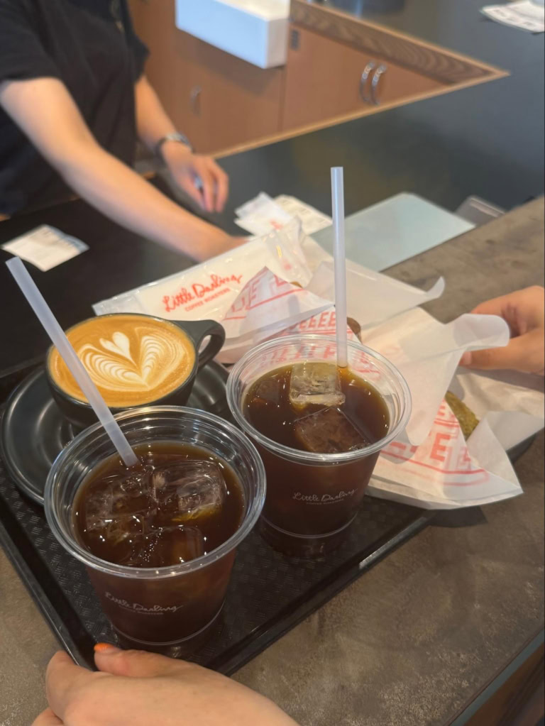 乃木坂のカフェ「Little Darling Coffee Roasters」のドリンクとスイーツ