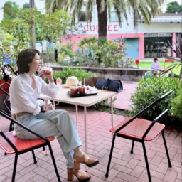 乃木坂のカフェ「Little Darling Coffee Roasters」のテラス