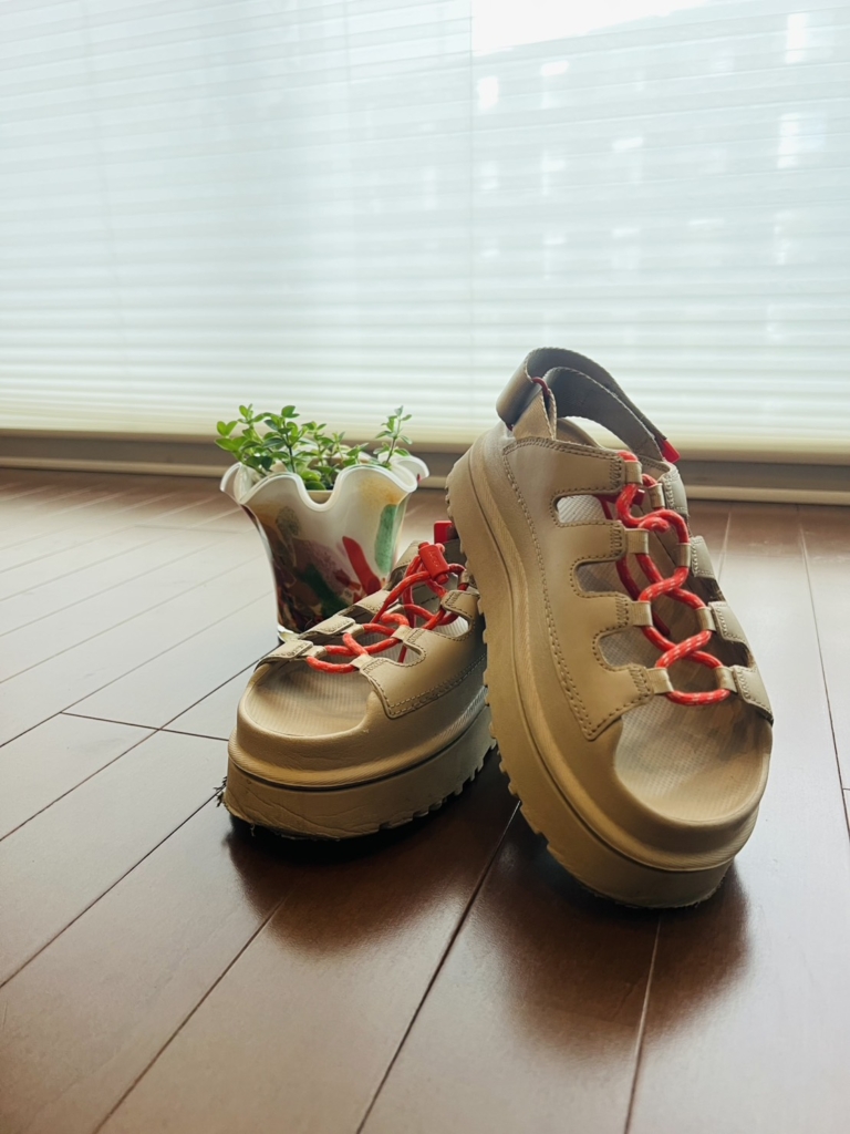 UGG（アグ）の「GoldenGlow Toggle」