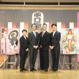 「平成中村座 十月大歌舞伎」製作発表記者会見に登壇した、左から中村長三郎さん、中村勘太郎さん、中村勘九郎さん、中村七之助さん。