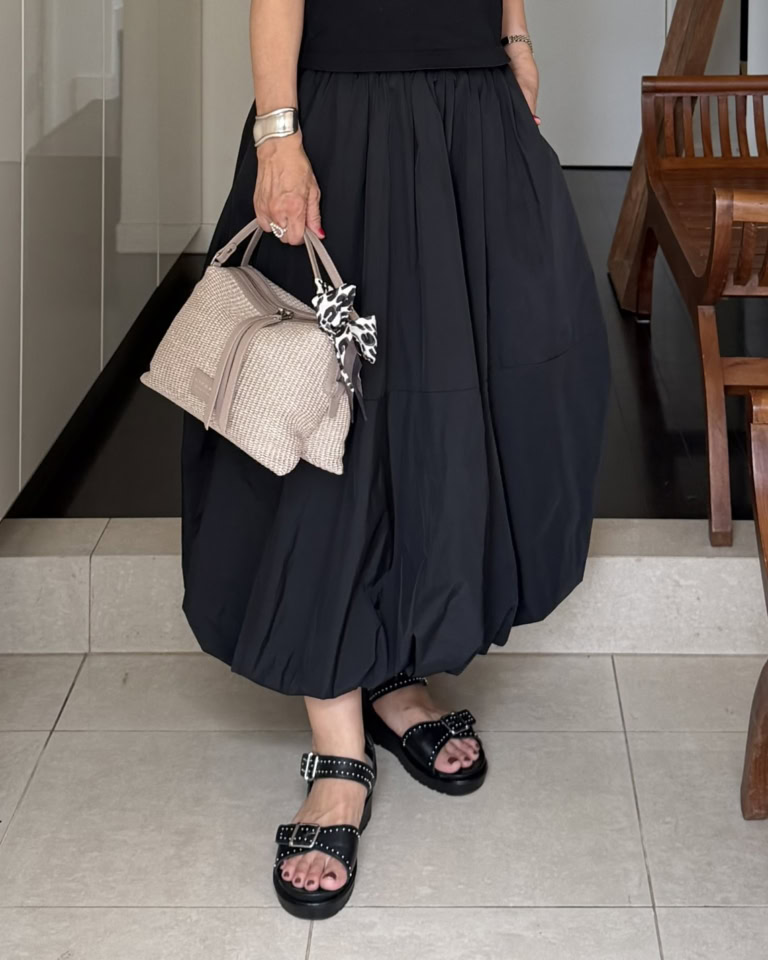 black skirt2