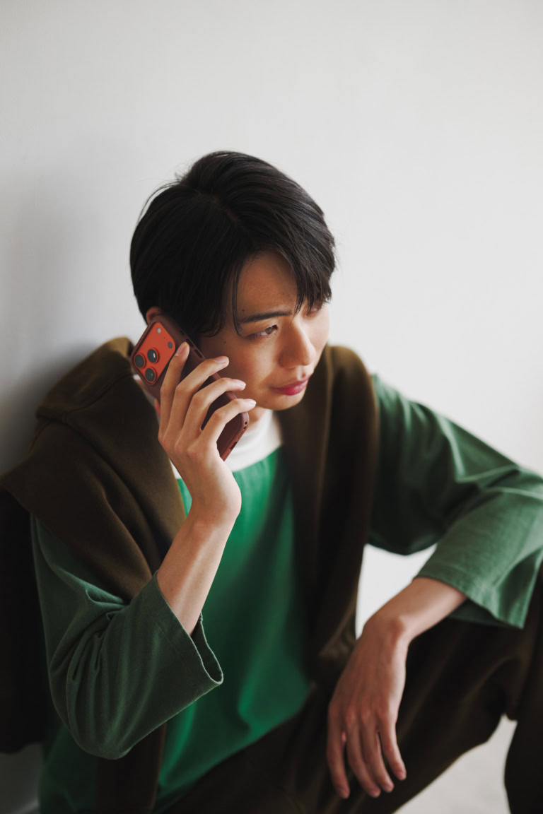 【息子】カットソー¥19,800/チャンピオン(ヘインズブランズジャパン カスタマーセンター)、スエット¥26,400、パンツ¥28,600/オーセン ジャパン(ラフォエム)