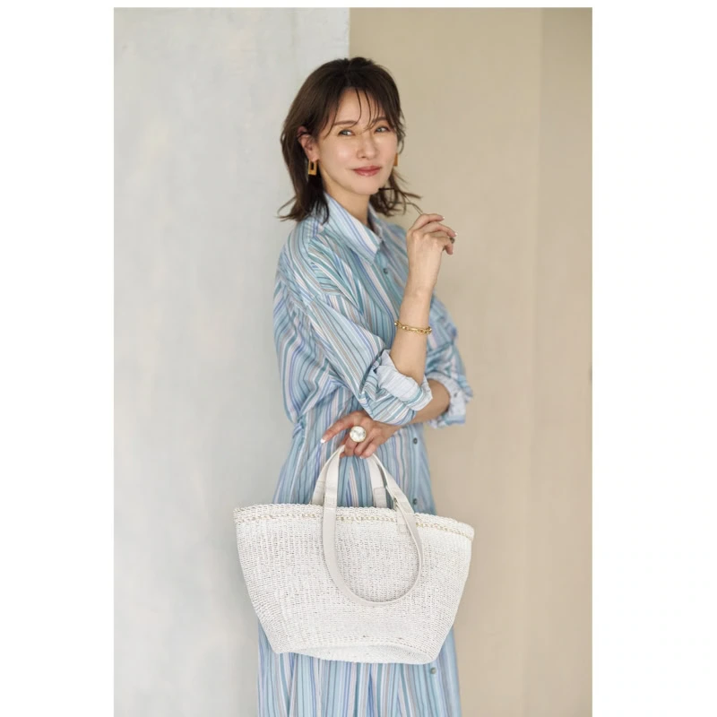 【第2位】【60代ファッション】「白バッグ」ひとつで夏の装いが一気に華やかに。60代のおしゃれに効く、夏におすすめの白バッグ4選【白バッグ】