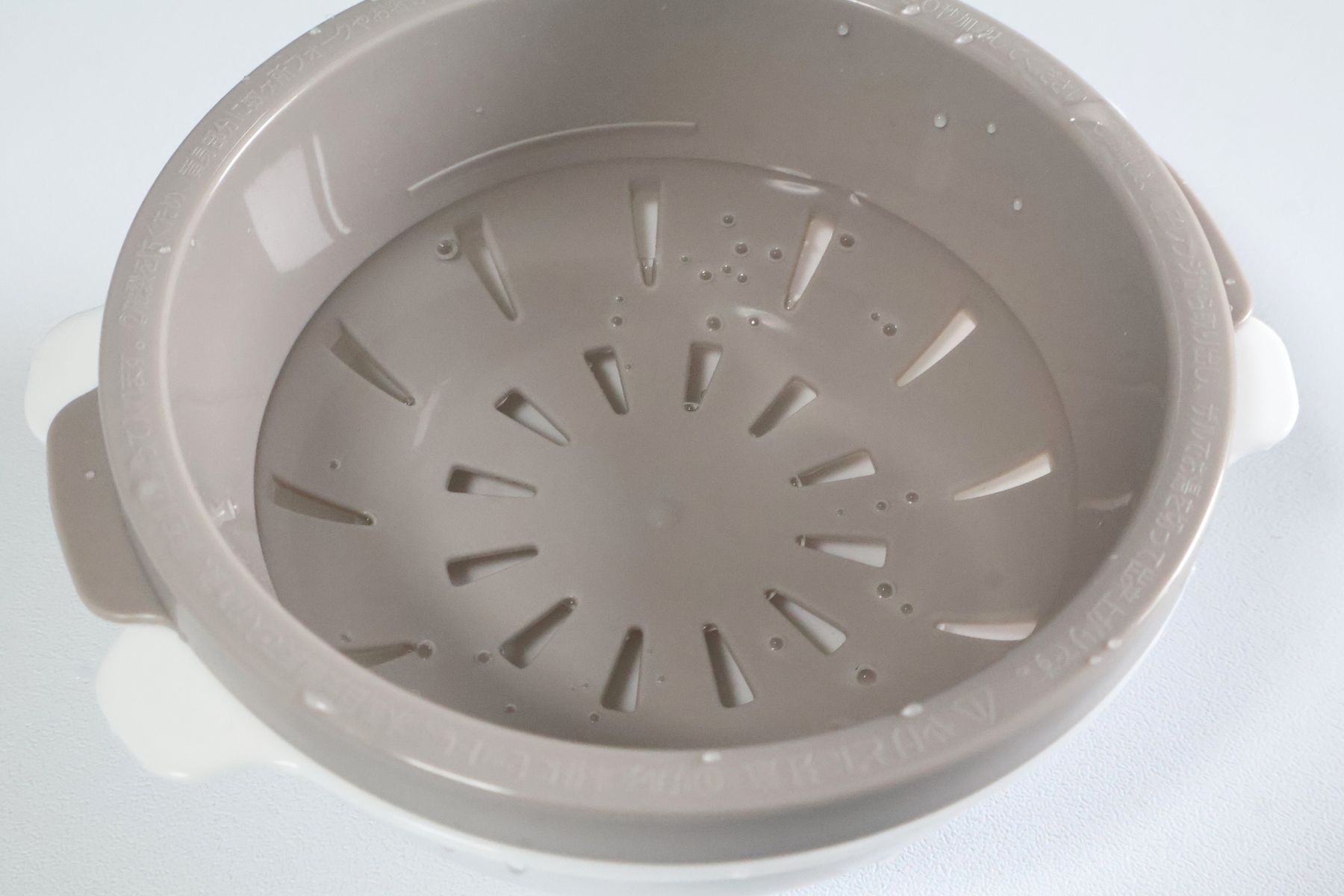 ダイソー 「電子レンジ調理器 半熟たまご風」 ¥110(税込)