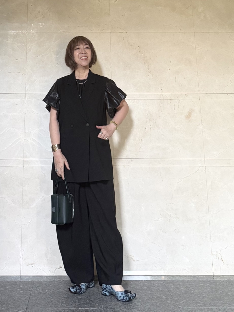 ブラウス:muller of yoshiokubo バッグ:Valextra
