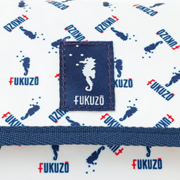 『素敵なあの人』2026年9月号の特別付録は、横浜・元町発の老舗ブランド「FUKUZO(フクゾー)」とコラボした「お財布ポシェット」