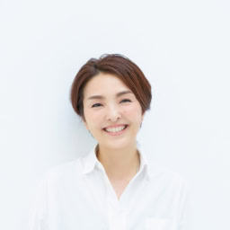 ヘア&メイクアップアーティストレイナさん