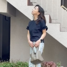 デニム：コンバース、トップス：エムプルミエ