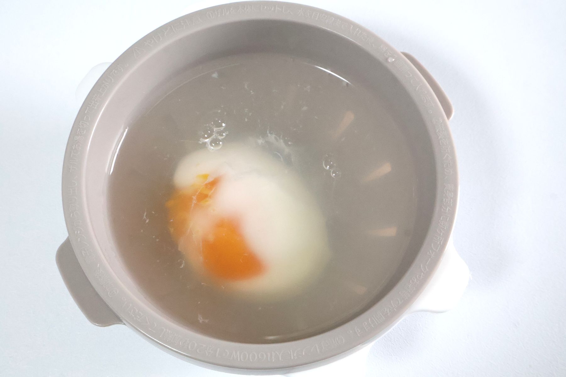 ダイソー 「電子レンジ調理器 半熟たまご風」 ¥110(税込)