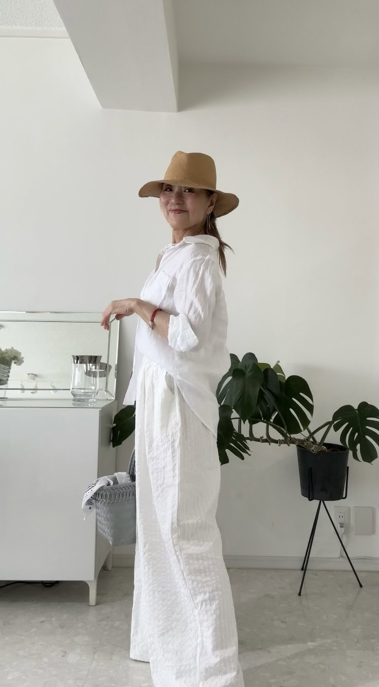 TOMOKO SHINOBEさんのホワイトコーデ
