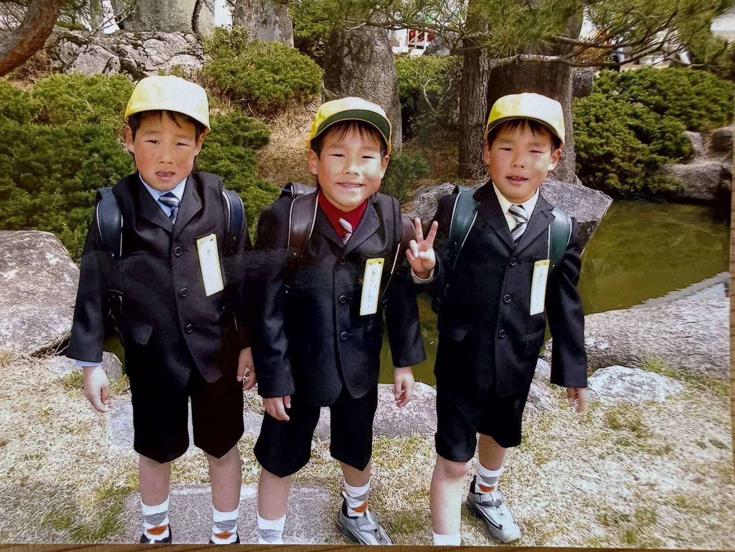 佐藤三兄弟の幼少期