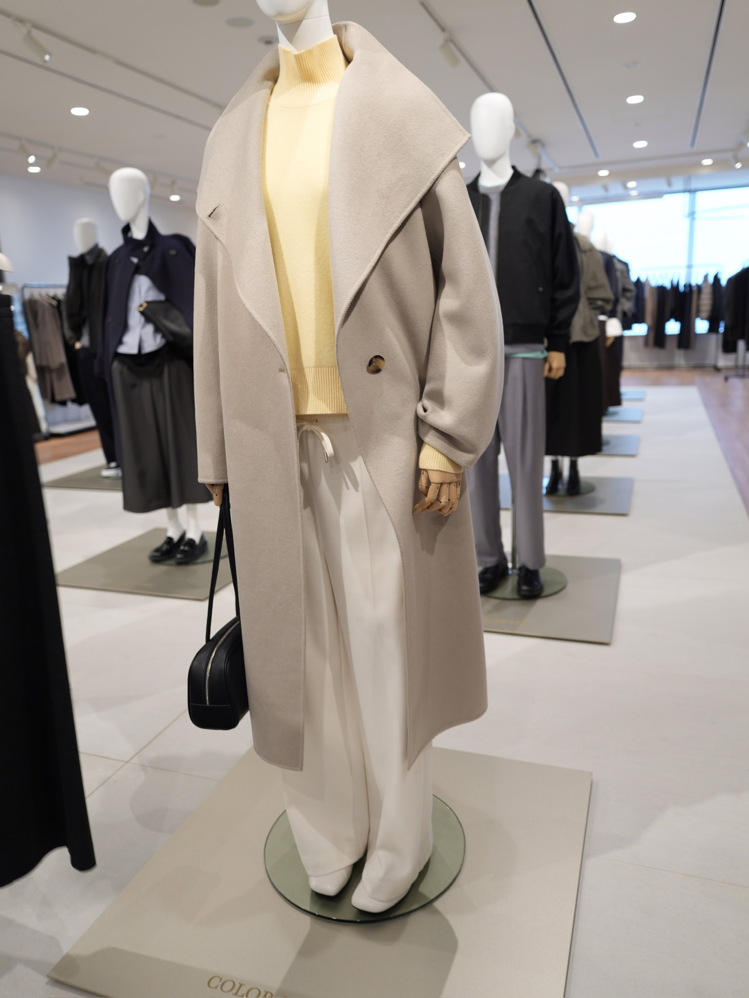 ウールリバー2WAYネックロングコート ¥27,000(ベージュ、グレー、ブラック、ブラウンの4色展開)※10月中旬展開予定