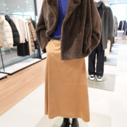 フェザーヤーンニットコート¥15,000(グレー、ピンク、ブラウンの3色展開)※9月下旬展開予定