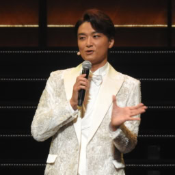 「帝コン（ミカドコン）」ホストの井上芳雄