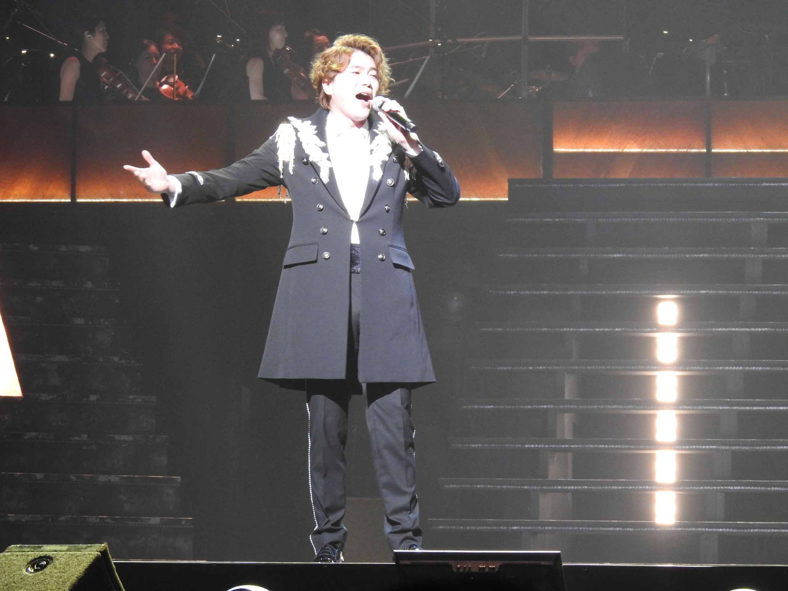 佐藤隆紀は「’O SOLE MIO」を披露。