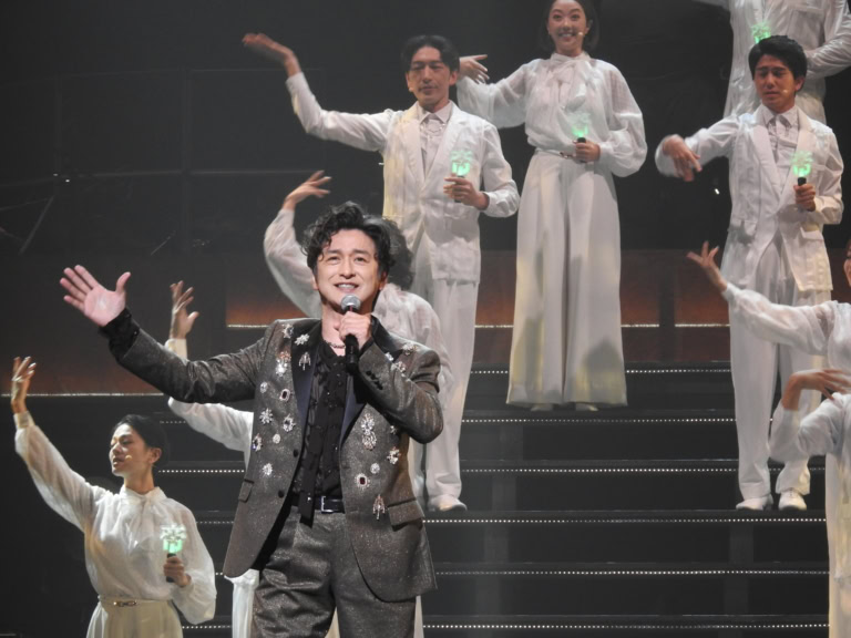 石丸幹二は、「オペラ座の怪人」より「マスカレード」を披露。