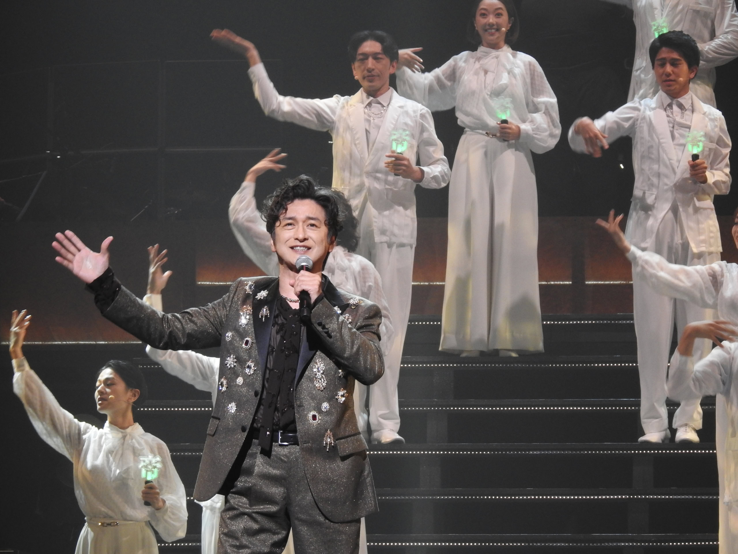 石丸幹二は、「オペラ座の怪人」より「マスカレード」を披露。