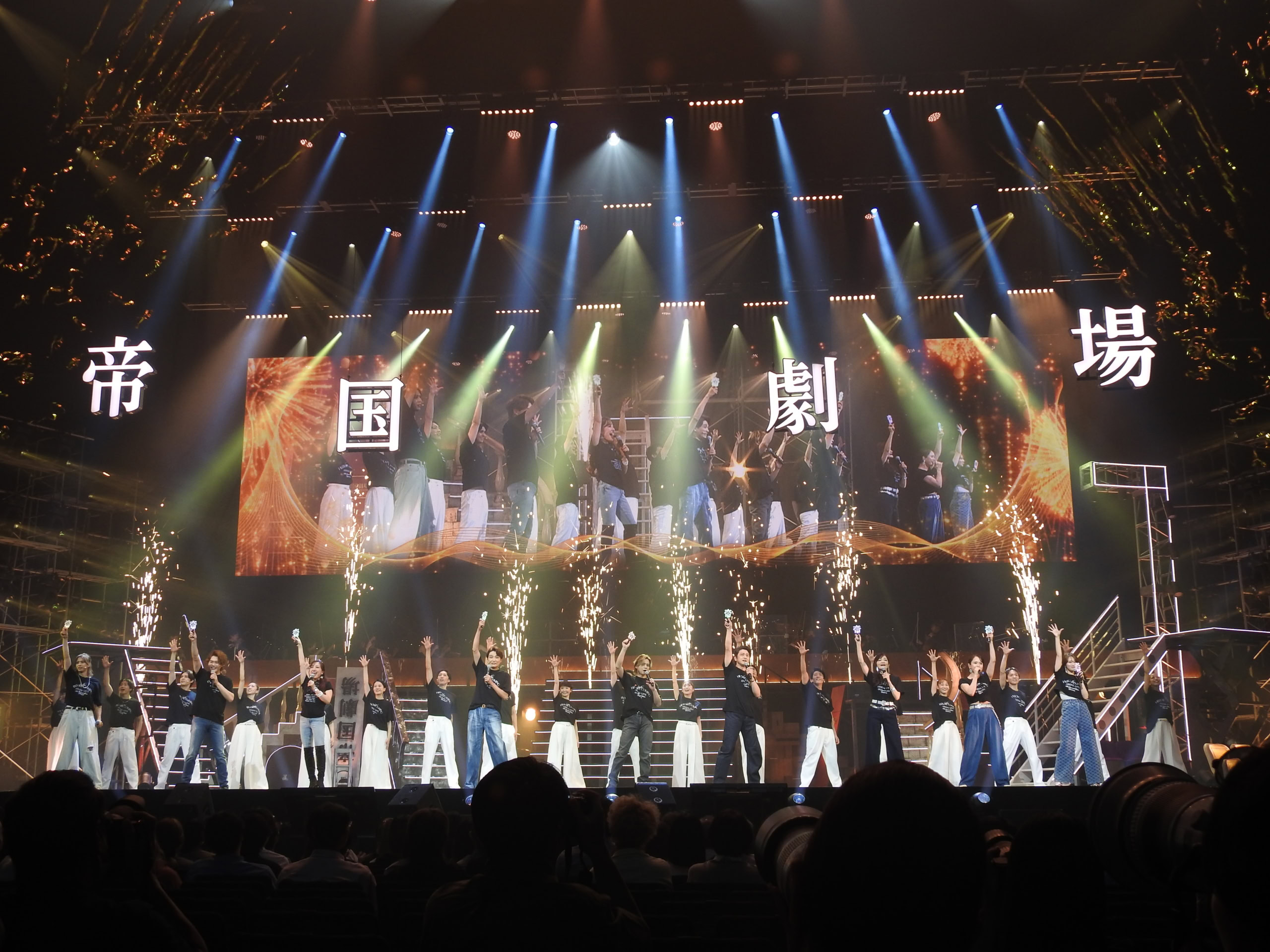終盤、堂本光一の呼びかけにより、三方礼にて挨拶。アンコールソングは「This is Me」（グレイテスト・ショーマン）で最高の締めくくりとなりました。
