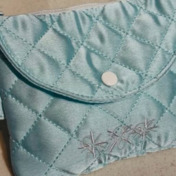POUCH　￥2,800