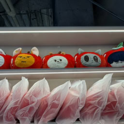 FACE CUSHION　各￥4,600
