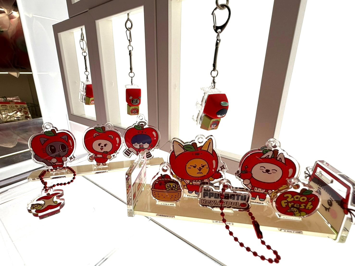 ACRYLIC STAND　￥3,400