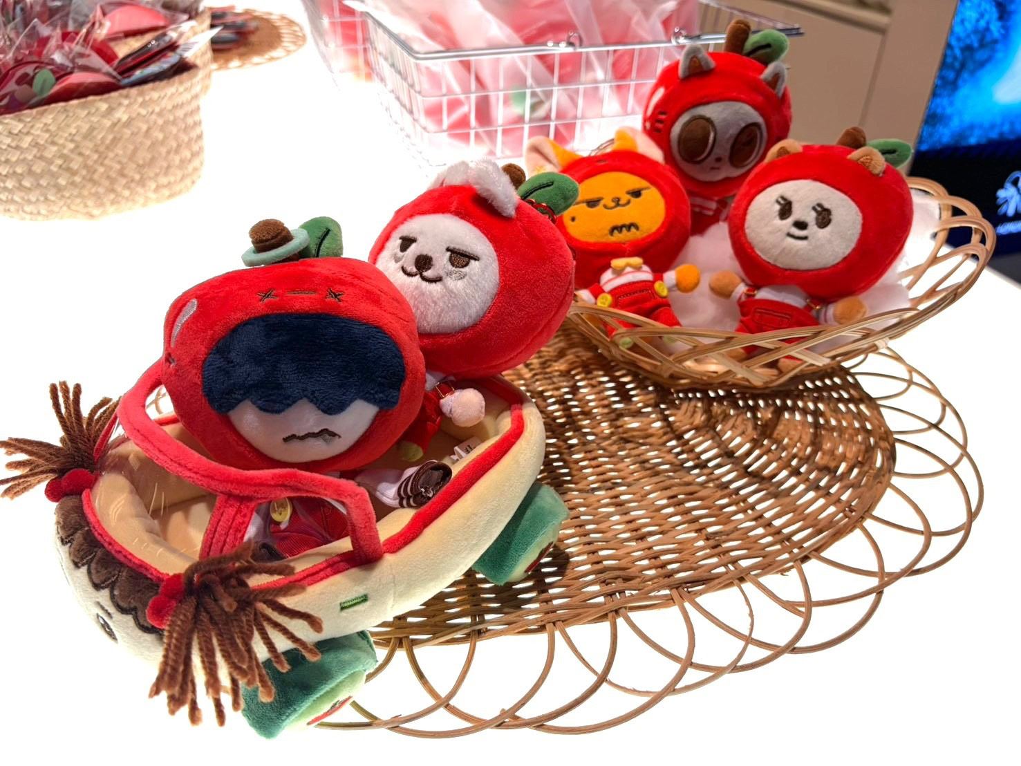 PLUSH KEYRING（APPLE Ver.）各￥3,400 PLUSH PPULVERSE　￥4,500