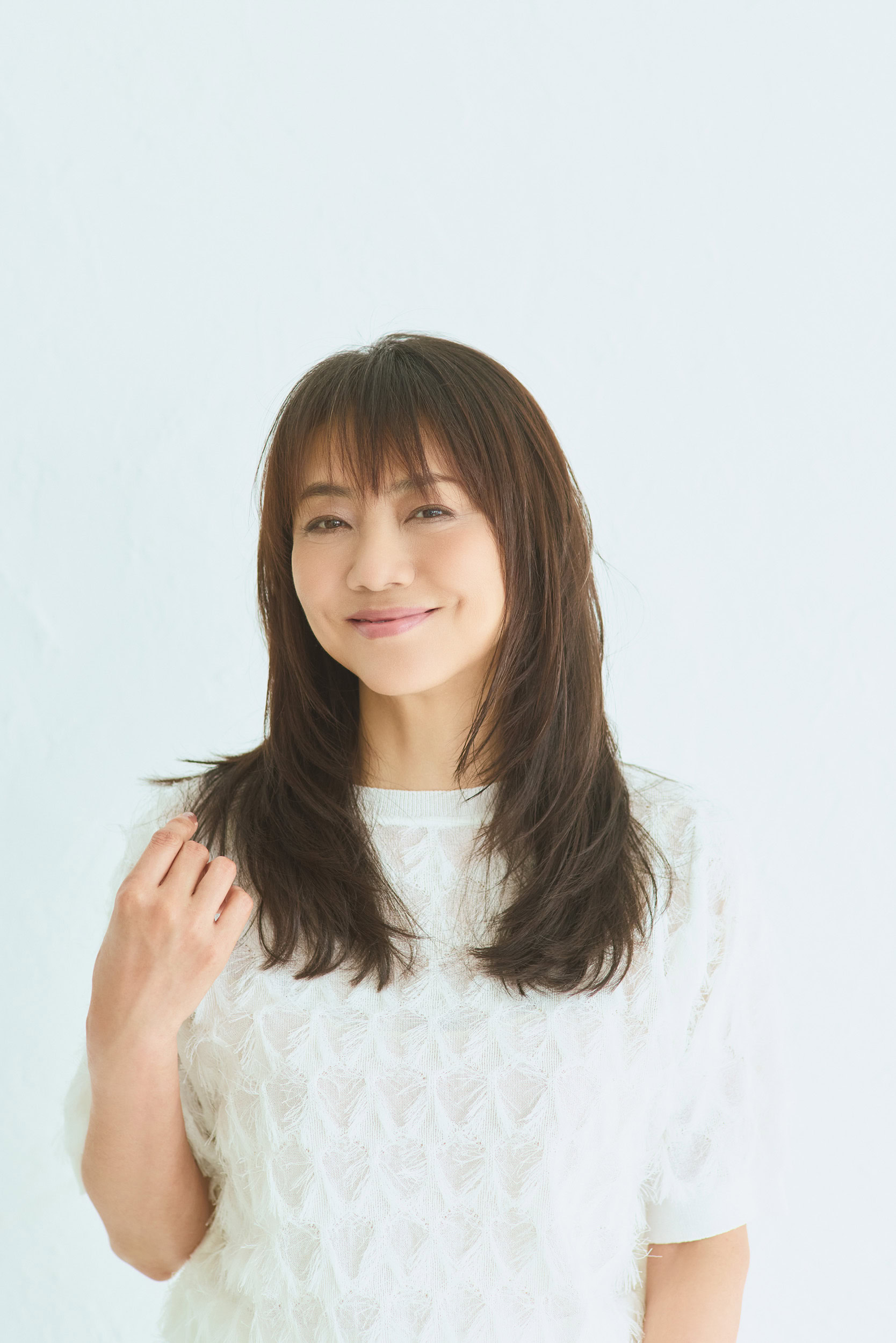 ●顔の横は大胆にカット ●すかずに細かくレイヤーを入れる ●前髪あり、前髪なし、どちらでもOK ●ツヤ感が大切！