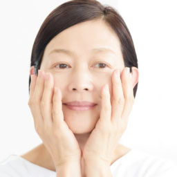 ヨレ防止テク【2】スキンケアがなじんだのを確認してから次のステップへ
