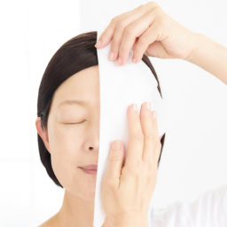ヨレ防止テク【4】余分な油分をティッシュオフ