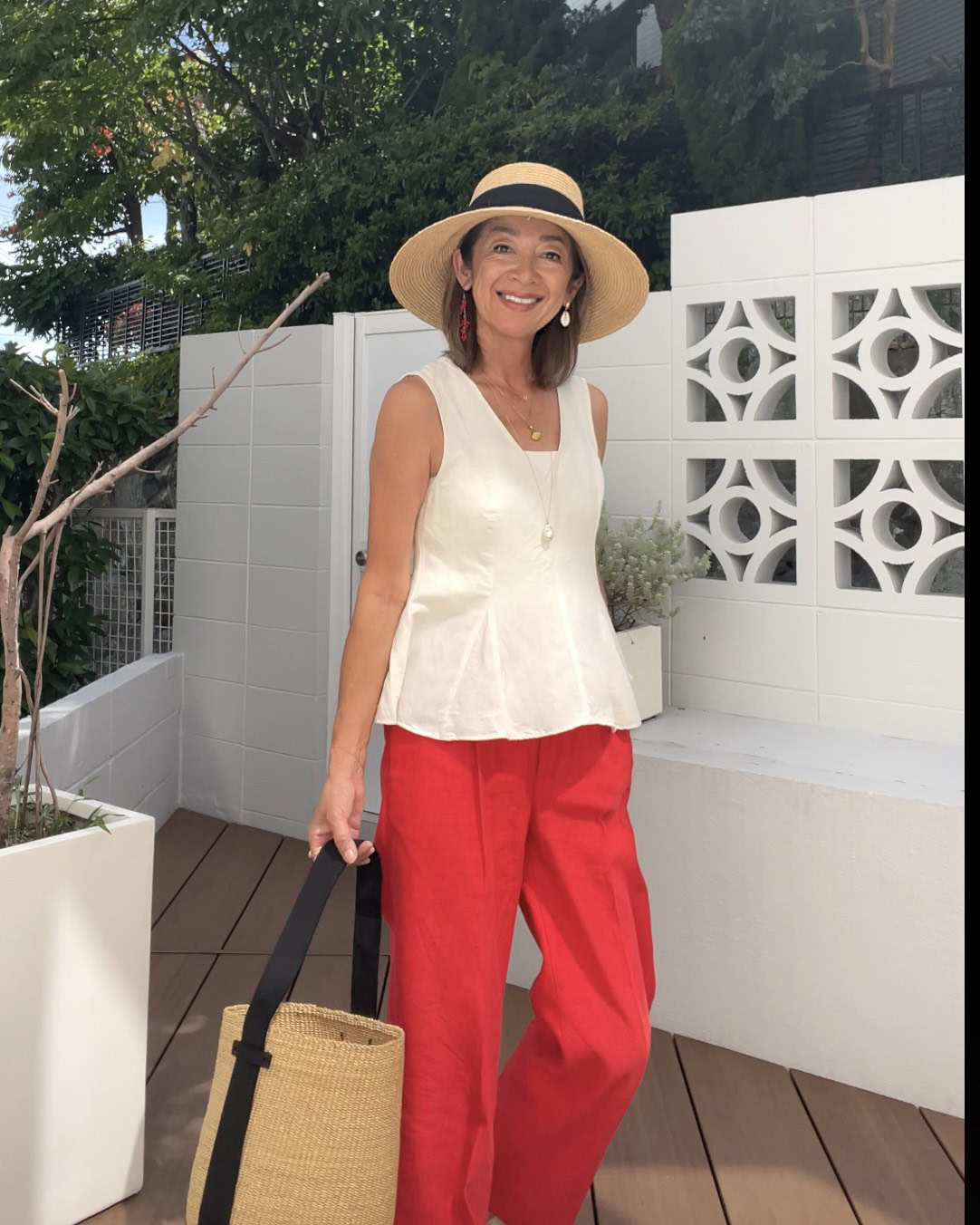夏旅コーデ_ハットとバッグで抜け感をつくる綺麗めコーデ