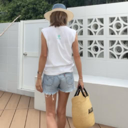 夏旅コーデ_旅先は肌出しは気にせず！