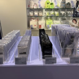 （右）PHOTO CARD HOLDER ¥2,000