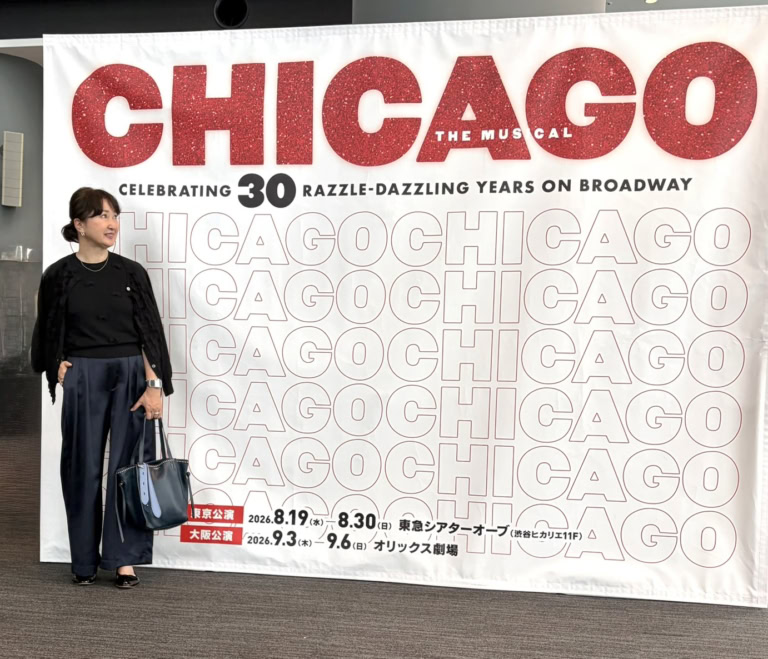 ミュージカル｢CHICAGO｣開場で記念撮影