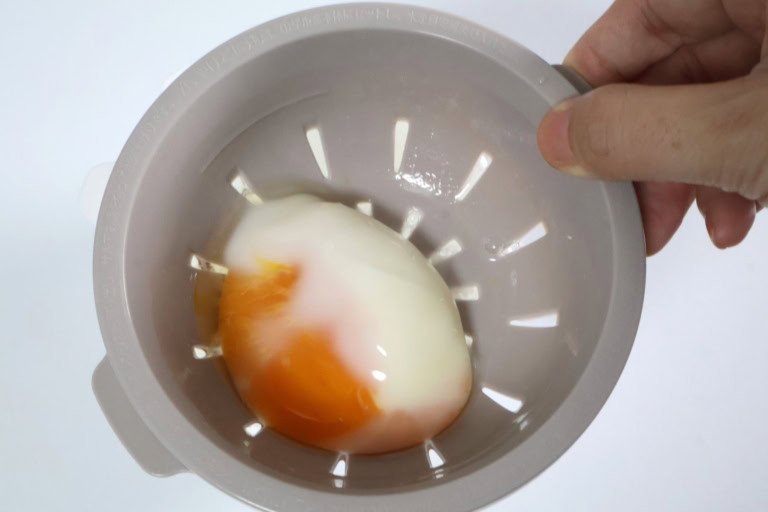 ダイソー 「電子レンジ調理器 半熟たまご風」 ¥110