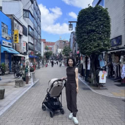 トップス／GAP、パンツ／GAP、スニーカー／grounds