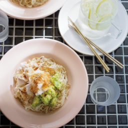 豚しゃぶとアボカドのわさびおろしそうめん