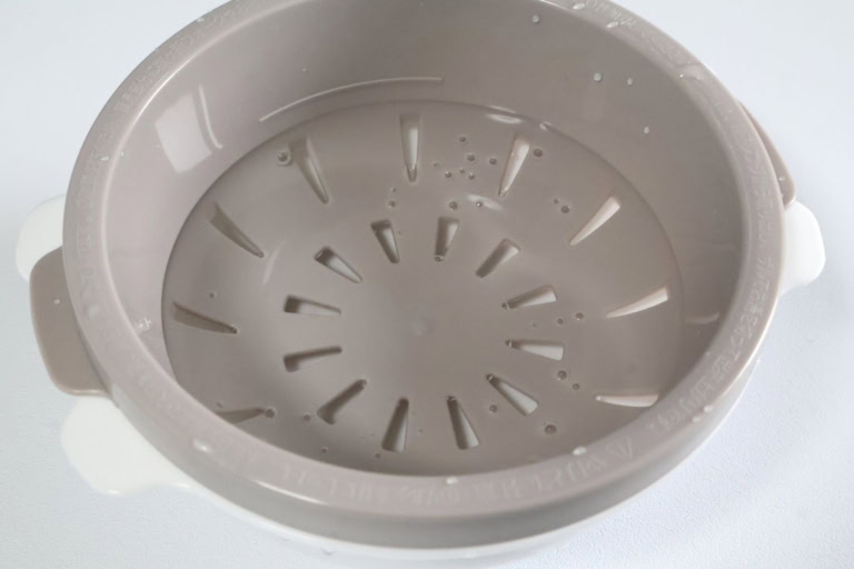 ダイソー 「電子レンジ調理器 半熟たまご風」 ¥110