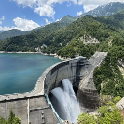 立山黒部アルペンルート　黒部ダム