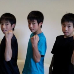 佐藤三兄弟の幼少期