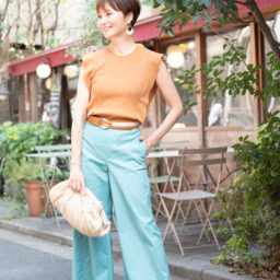 トップス・・・ラウンジドレス、ボトムス・・・ドゥクラッセ、サンダル・・・イーボル、クラッチ・・・kazuko、ブレスレット・・・エルメス、ベルト・・・グッチ、ピアス・・・ノーブランド(韓国にで購入)