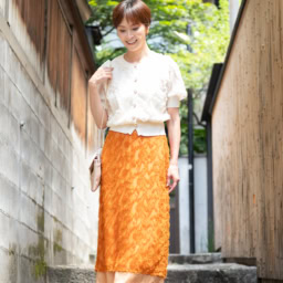 トップス･･･ノーブランド(韓国で購入)、ボトムス･･･レイビームス、サンダル･･･ダイアナ、ピアス･･･ノーブランド、バック･･･ノーブランド