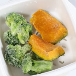 ダイソー　「電子レンジ調理器　温野菜」　￥110