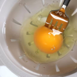 ダイソー　「電子レンジ調理器　半熟たまご風」　￥110
