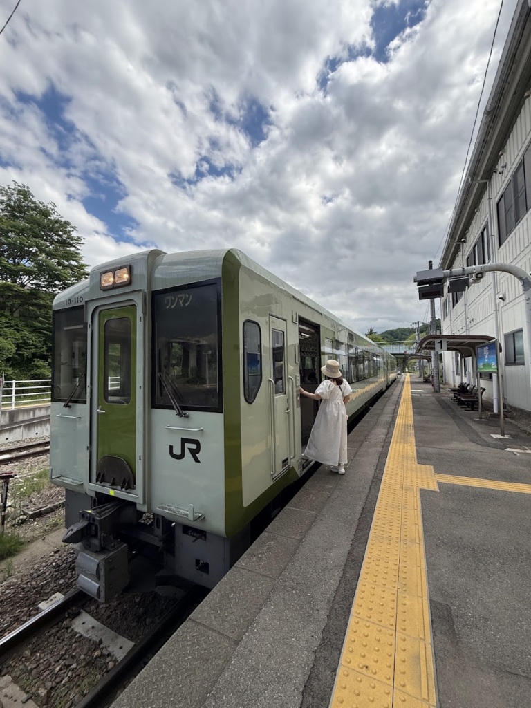 小海駅のホーム。