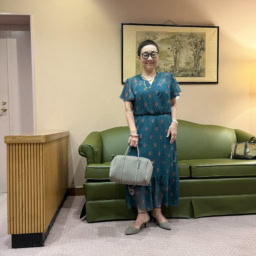 「トゥモローランド」のリバティーの小花柄ワンピース