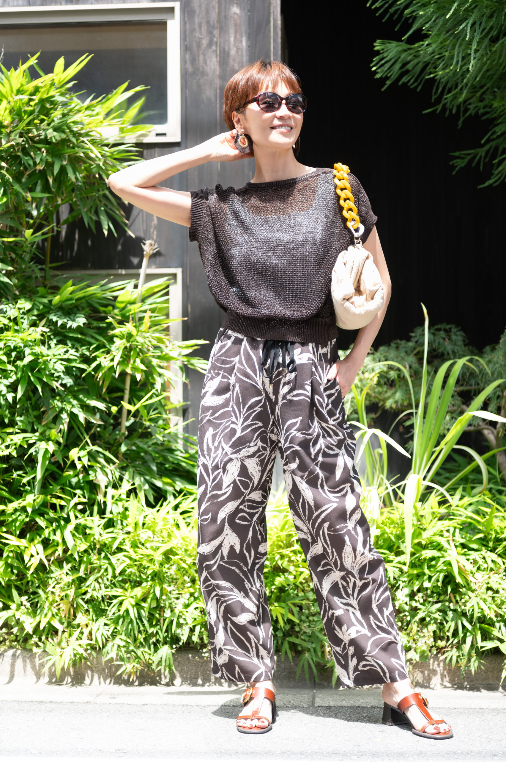 トップス・・・ルーニィ、ボトムス・・・ルージュ ヴィフ、サンダル・・・ZARA、バック・・・kazuko、ピアス・・・ノーブランド(韓国で購入)