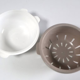 ダイソー　「電子レンジ調理器　半熟たまご風」　￥110